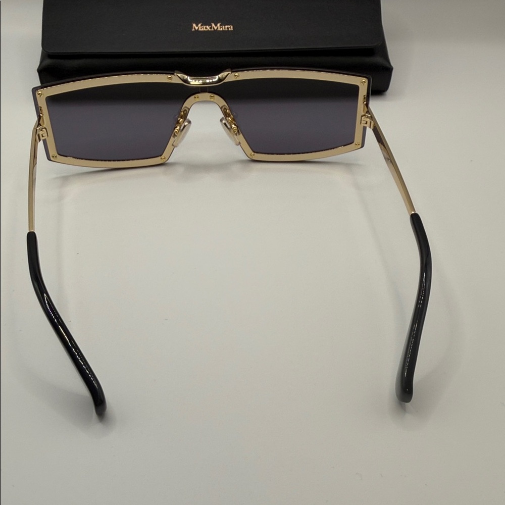 MaxMara Black Sunglasses with Gold Details - Picture 4 of 4
